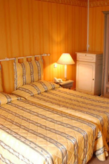 Cerise Royan - Le Grand Hotel De La Plage Rom bilde